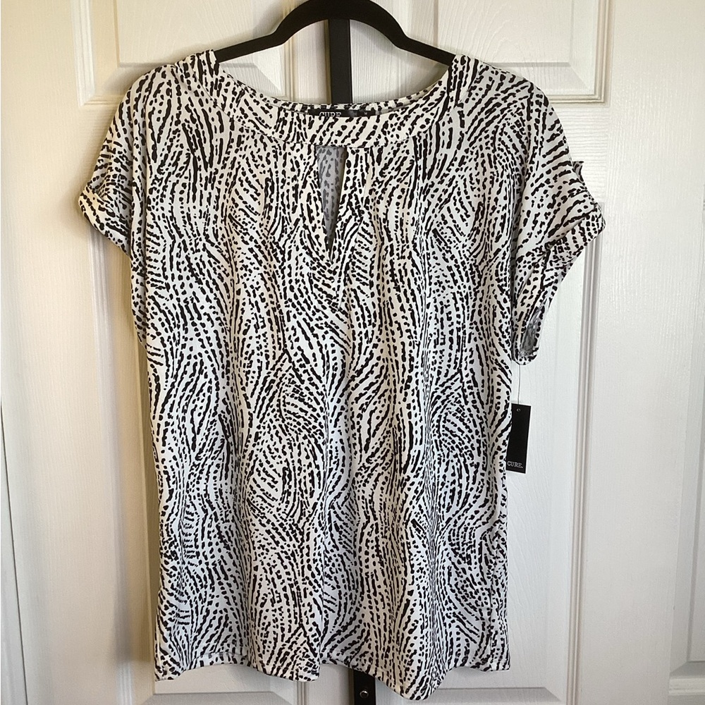 Black and White Patterned Women's Top, size Medium, NWT